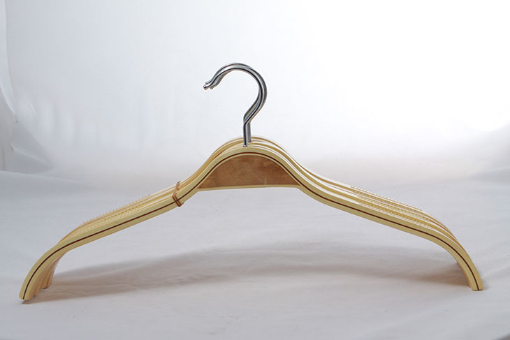 Basswood laminated wooden working suit hanger with bulk production quality