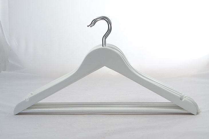 Hot selling wooden clothes hanger shirt hanger in Glossy White color with bar