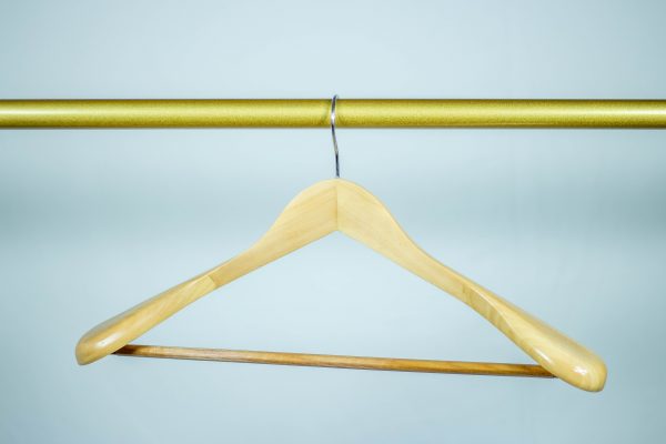 wide shoulder nature coat hanger online hotsales everywhere in the market,you can use coat hanger to hang your suit,eco-friendly painting no harm to clothes