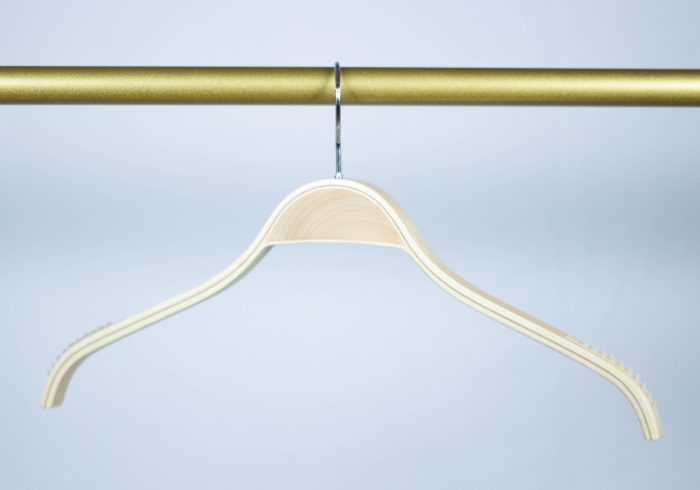 anti slip laminated coat hangers for men,non-bent out,sustainable material,non-fumigation hanger,non sweat material in low humidity situations,space saving