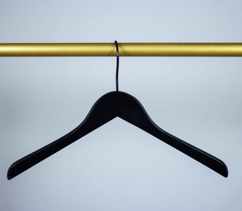 Thickened hangers designed for clothing stores,non notches design,simply for coat and jacket clothing,rubber coating anti slip,sturdy hanger 2cm thickness